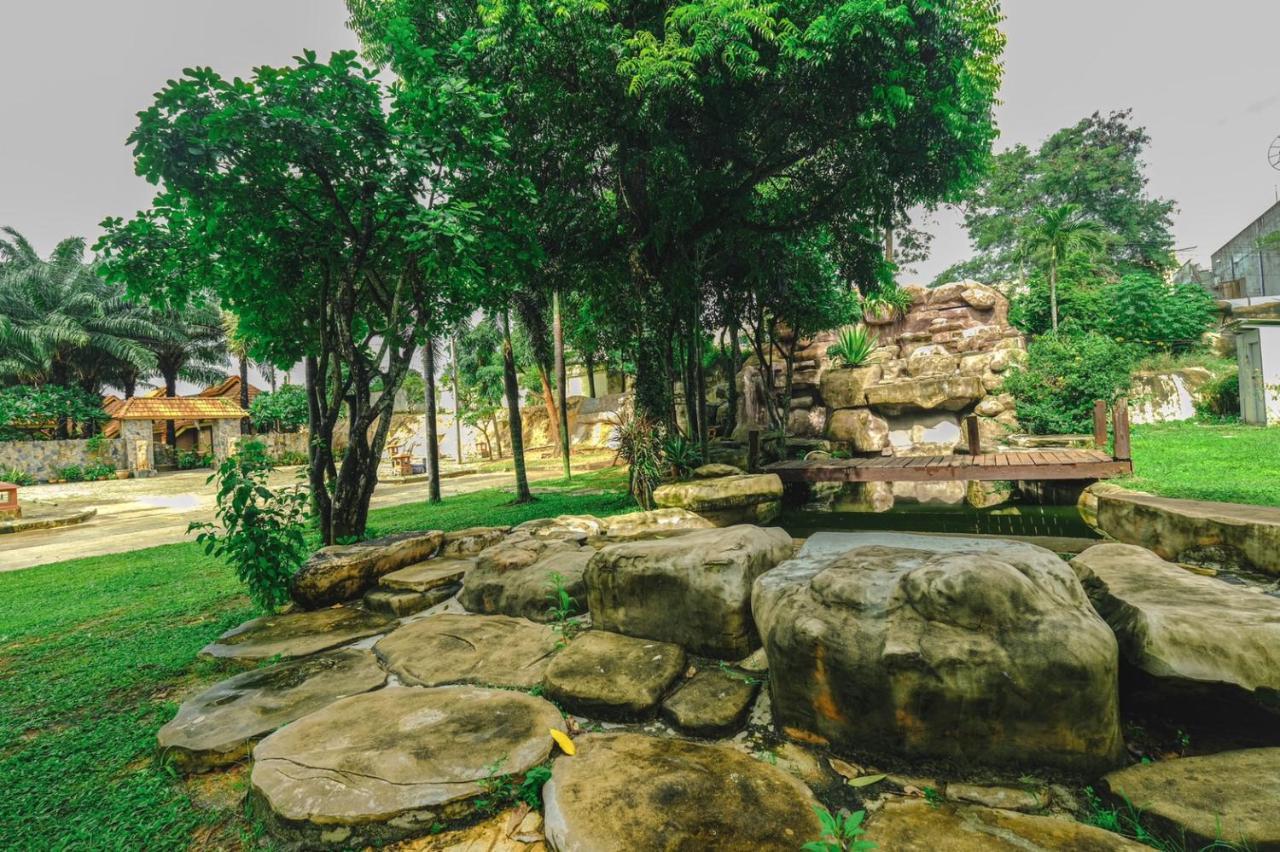 Spm Residence Resort & Spa Si Racha Esterno foto