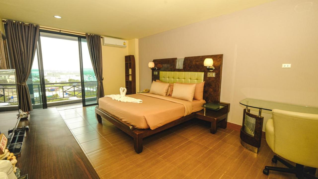 Spm Residence Resort & Spa Si Racha Esterno foto