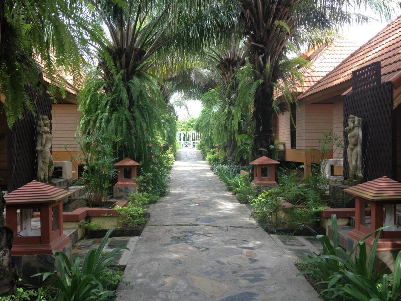Spm Residence Resort & Spa Si Racha Esterno foto
